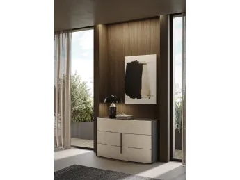 Il Comò Flow di Colombini Casa è un mobile essenziale per ogni ambiente.