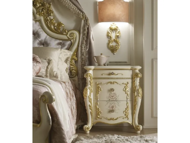 Comodino classico laccato e decorato Sophia di Ghezzani