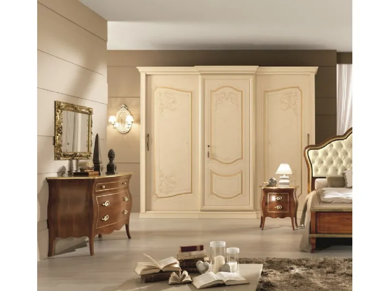 Gruppo Notte Alfieri Noce con decorazioni fatte a mano in foglia Oro e maniglie dorate di Euro Design