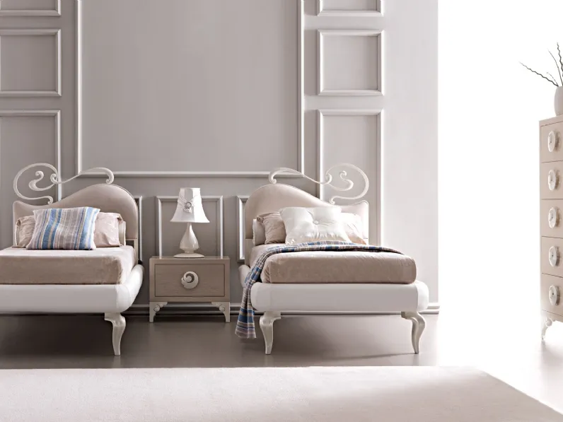 Gruppo notte impiallacciato rovere con maniglie importanti dalla forma tonda Keope I di Cortezari