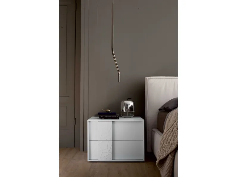 Comodino Metropolis in laccato opaco con maniglia decorata di Spagnol Mobili