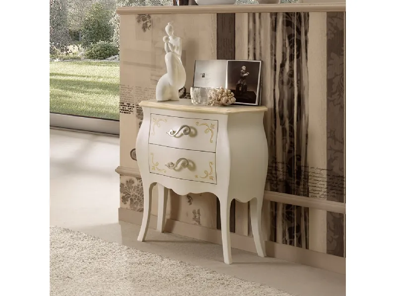 Comodino Memorie Perla finitura Bianco Antico patinato con sovracolori e decori Ocra di Ferretti e Ferretti