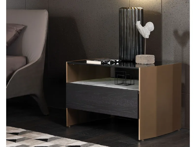 Comodino con ripiano in vetro, top in marmo, cassetto in essenza e struttura in alluminio laccato Milvian Night di Misuraemme