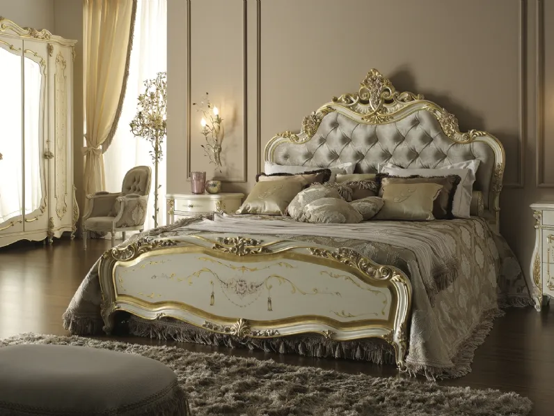 Comodino Monnalisa in legno laccato di Ghezzani