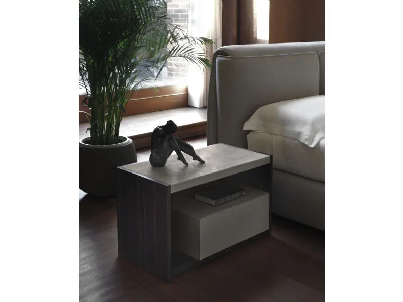 Comodino Moscova in legno e laccato di Conte