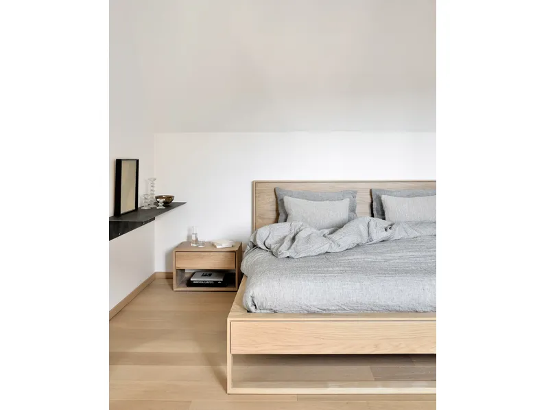 Comodino Nordic II in rovere di Ethnicraft