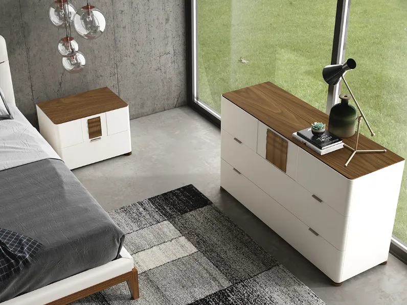 Gruppo Notte Sensazioni Levante in laccato Bianco con applicazione centrale, top e piedi in Noce Canaletto di Ferretti e Ferretti