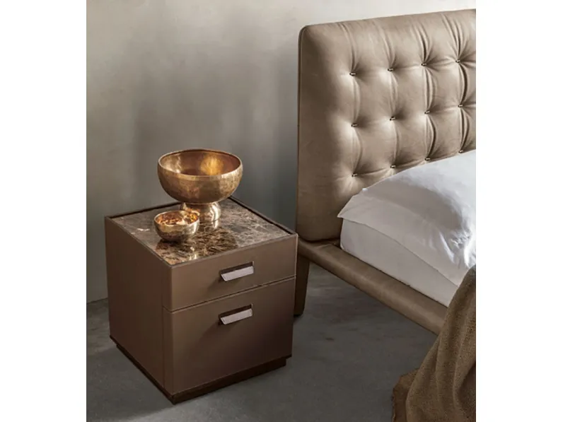Comodino con rivestimento in cuoio e piano in marmo Skin di Alivar