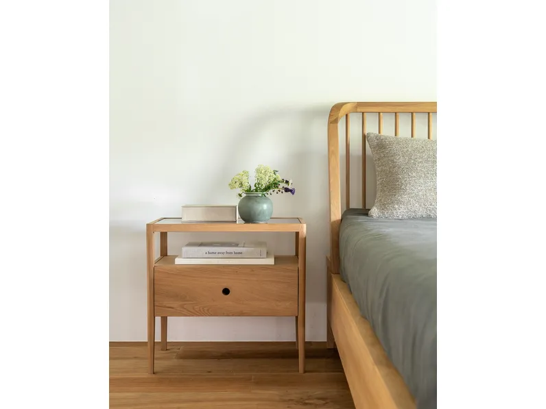 Comodino Spindle in rovere di Ethnicraft