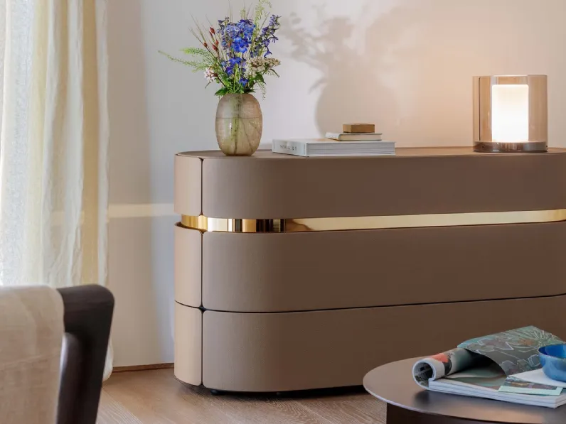 Comò Toshi rivestito in pelle di Flou