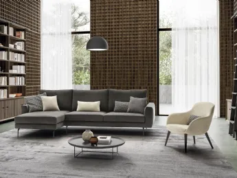 Il divano con penisola Attiko di Confort Line è un'opera di design architettonico.