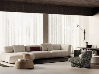 Salotto Felix Frigerio: eleganza architettonica con penisola