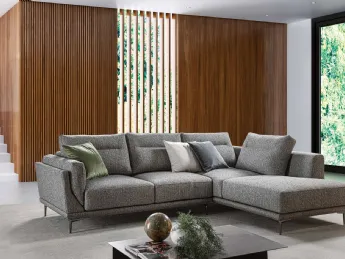 Il divano angolare Raphael di Crippa Salotti è un'opera di design elegante e funzionale.