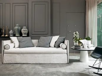 Il divano letto Step Day Bed di Flexteam unisce design moderno e funzionalità.