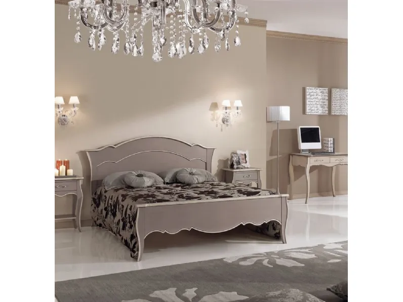 Letto classico in legno decorato con finitura tortora anticato e profili colore avorio antico1481-A di Zanini