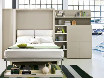 Il letto a scomparsa Nuovoliolà 10 di Clei è un'opera d'ingegneria architettonica che trasforma lo s