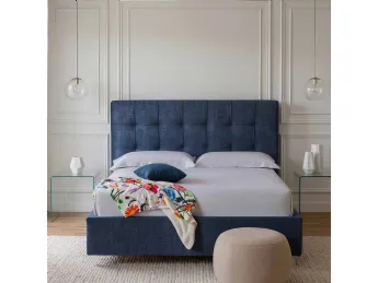 Il letto Afrodite di Rinaldi Group unisce eleganza e comfort in un design essenziale.