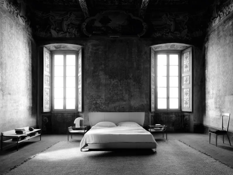 Letto rivestito in cuoio con testiera Alys 10 di B&B Italia