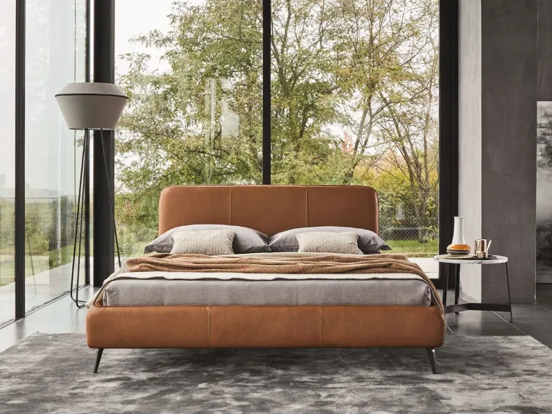 Letto in pelle con testiera Aris di Ditre Italia