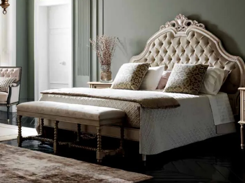 Letto con testiera in tessuto lavorazione capitonné e legno intarsiato Art 2541 di Vittorio Grifoni