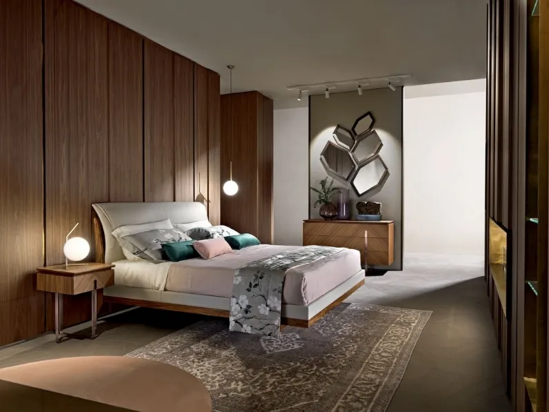 Letto Leonardo L974 in legno di Noce massello con testiera e giroletto rivestiti in pelle di Arte Brotto