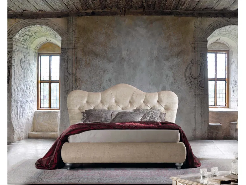 Letto in tessuto con testiera sagomata Bacio di Lettissimi