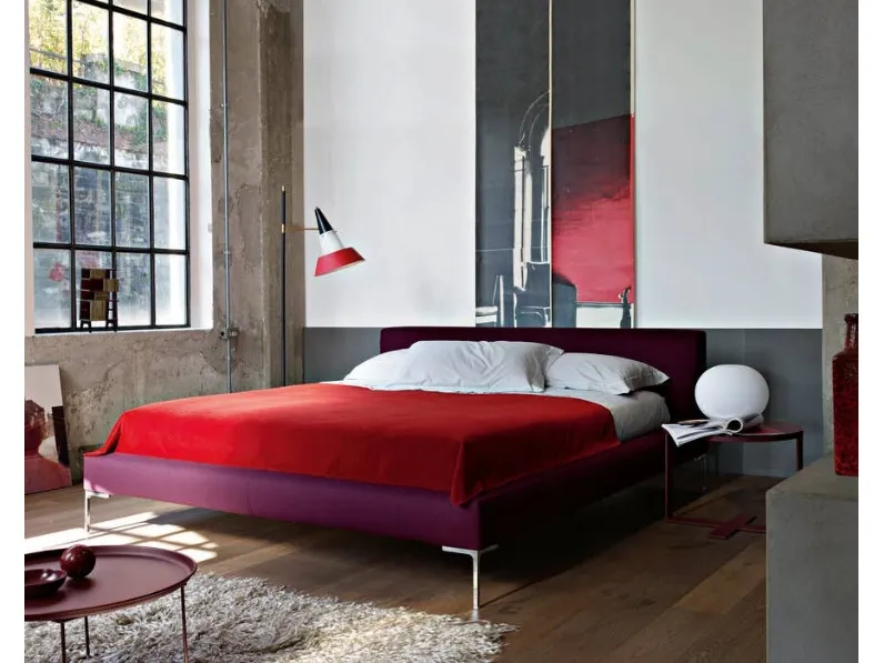 Letto con testiera Charles di B&B Italia