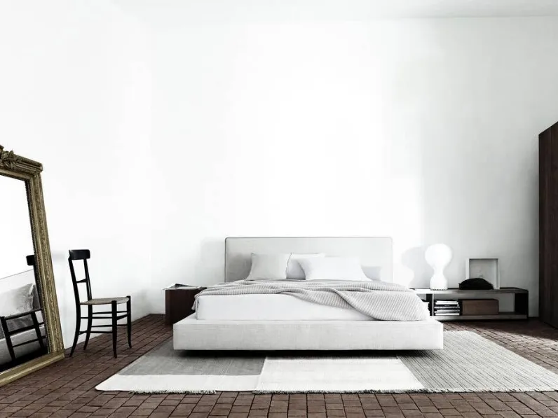 Letto matrimoniale con testiera Richard di B&B Italia