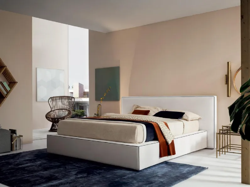 Letto in tessuto dal design lineare ed essenziale Bowie di Felis