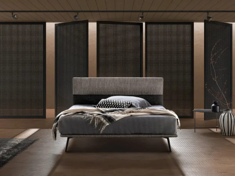 Letto minimal in tessuto con testiera Dance di Bside