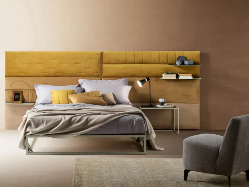 Letto con testiera importante in tessuto Pannelli Wall di Bside