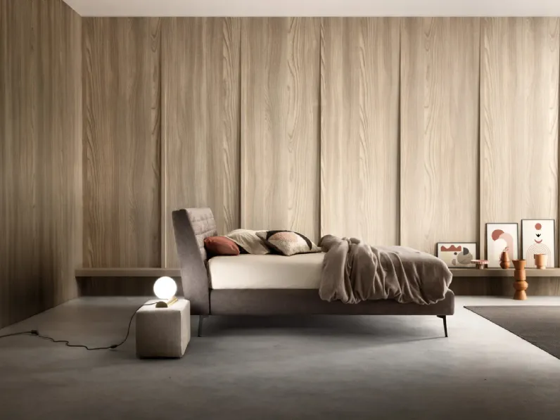 Letto in tessuto imbottito con testiera trapuntata Stick di Bside