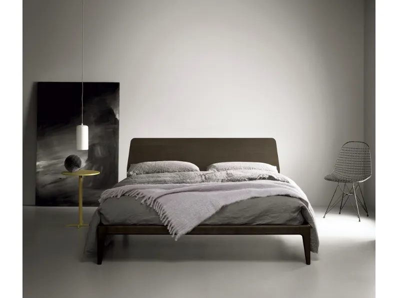 Letto in legno con testiera Bun di Kristalia