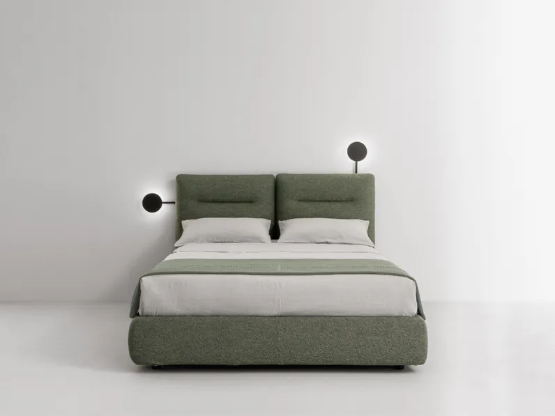 Letto contenitore con testiera in tessuto composta da due rettangoli Bishape di Caccaro