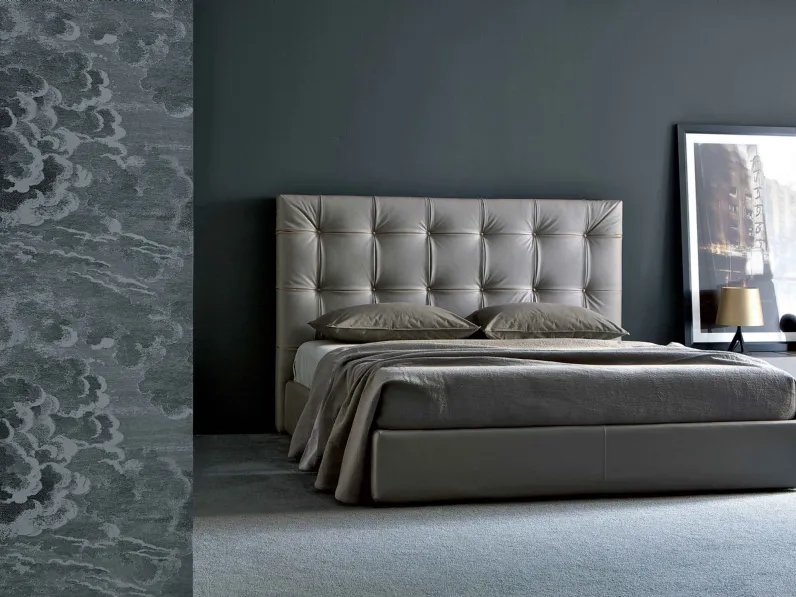 Letto con box contenitore e testiera capitonné Camargue di Estel