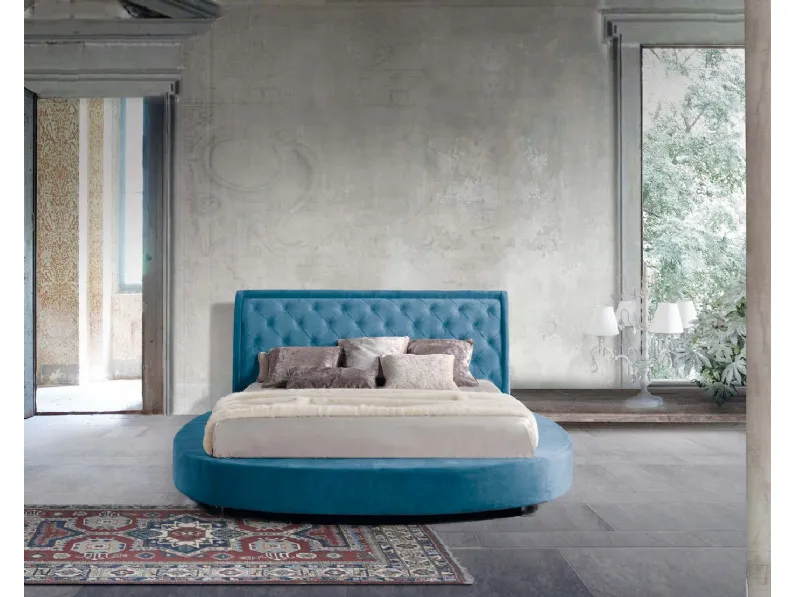 Letto tondo in tessuto con testiera trapuntata in lavorazione capitonné Charme di Lettissimi