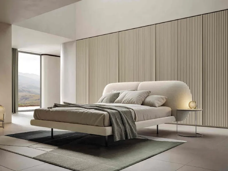 Letto imbottito Chloe di Veneran