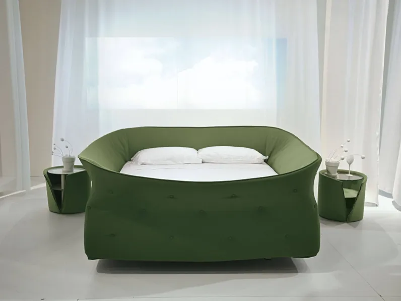 Letto imbottito Colletto 1800 circondato da soffice tessuto che può essere alzato o abbassato di Lago