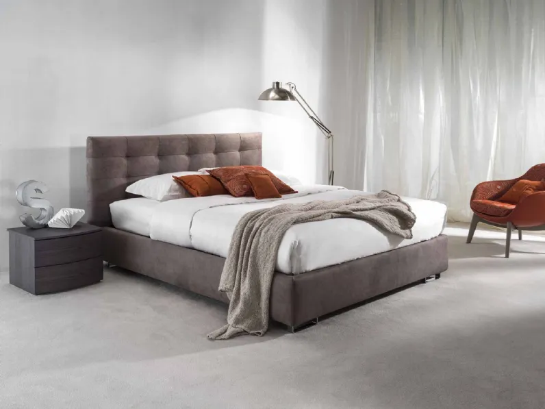 Letto in tessuto con testiera trapuntata Como di GR Salotti