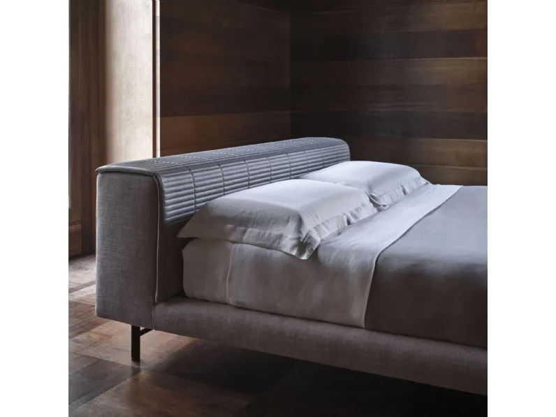 Letto matrimoniale in tessuto Cricket di Conte