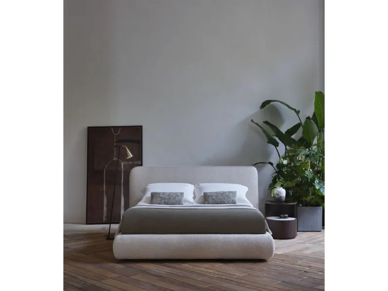 Letto con testiera in tessuto imbottito Nube di Conte