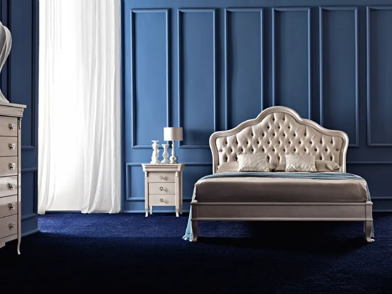 Letto classico con testiera curva sagomata, imbottita  e trapuntata capitonné Aida di Cortezari
