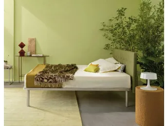 Il letto Simplicity Project C55 di Dorsal è un capolavoro di design minimalista.