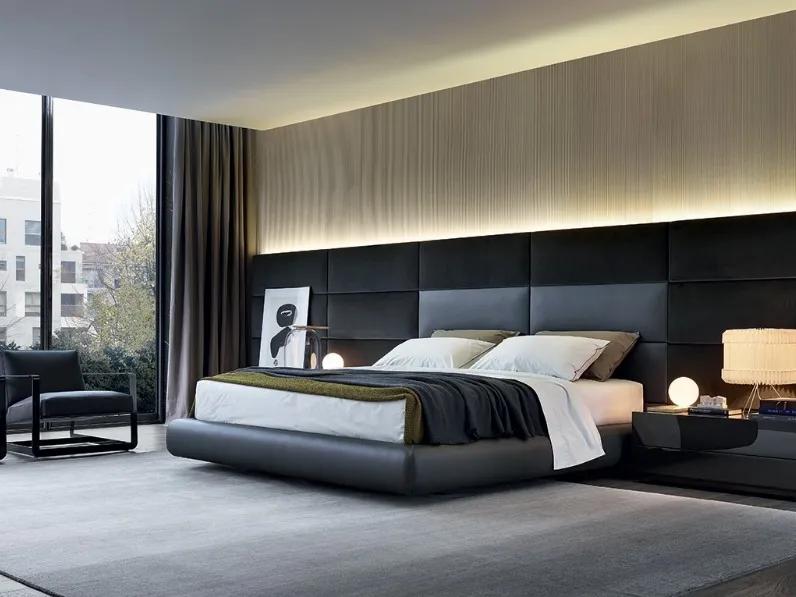 Letto in pelle imbottito con testiera boiserie in pelle e velluto Dream di Poliform