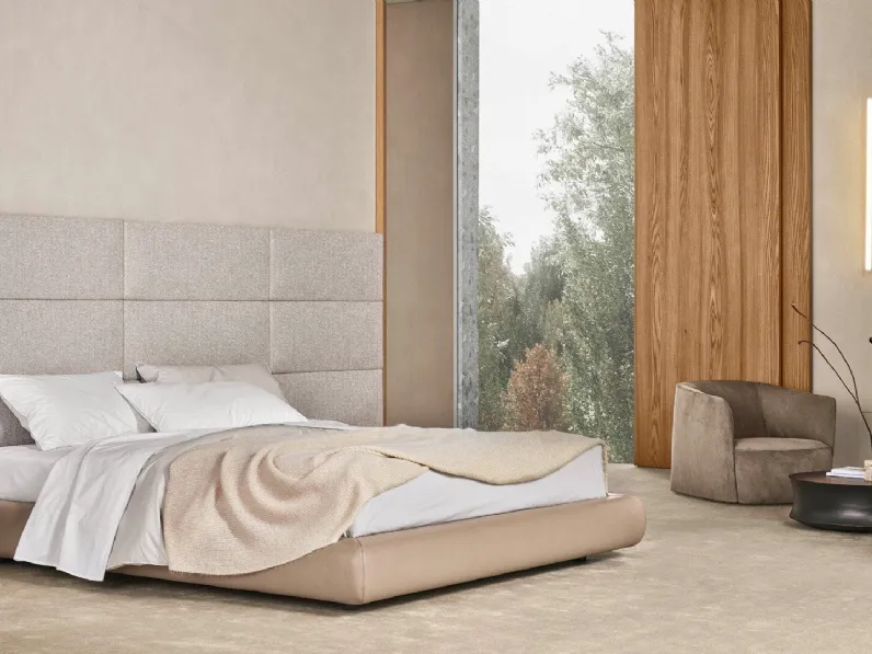 Letto in pelle imbottito con testiera boiserie in tessuto Dream di Poliform