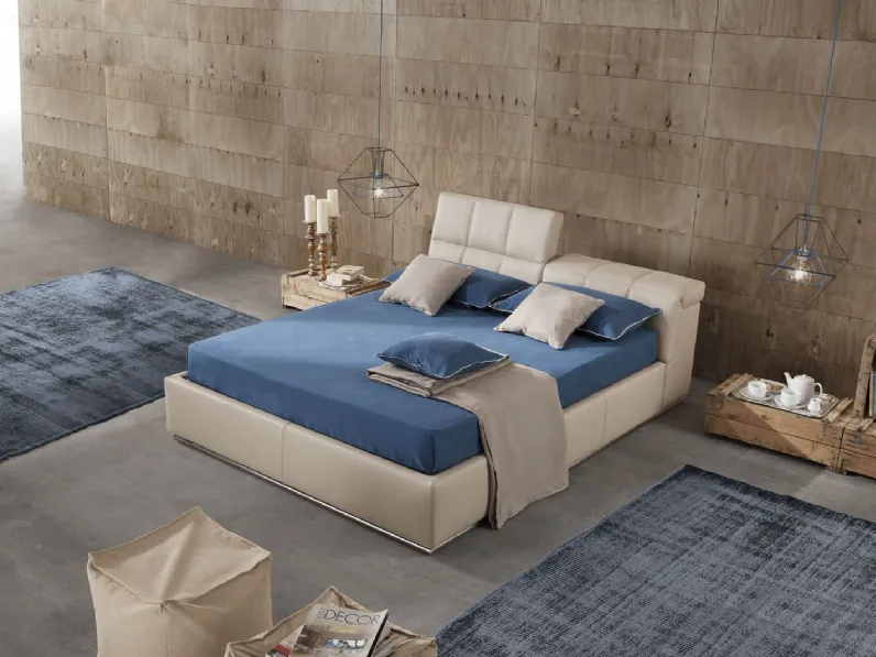 Letto in pelle con testiera sdoppiata e a inclinazione variabile imbottita e trapuntata a quadri Drudy di Novaluna