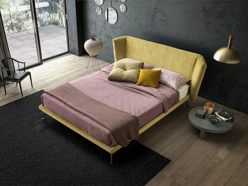 Letto in tessuto con testiera imbottita e sagomata Duke di Valentini