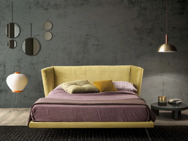 Letto in tessuto con testiera imbottita e sagomata Duke di Valentini