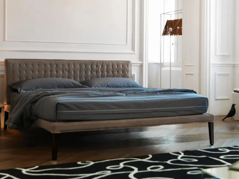 Letto Ebridi Trapuntato in tessuto imbottito di Horm