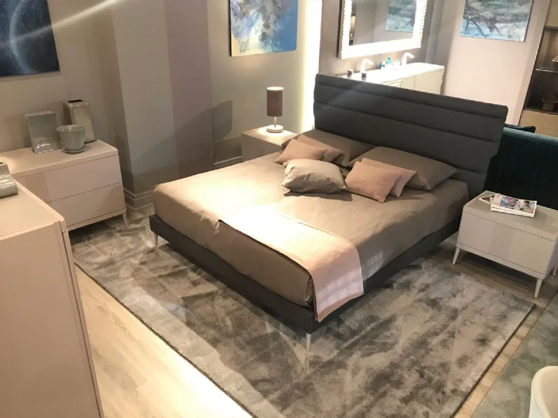 Letto in tessuto imbottito con testiera Elena di Cortezari